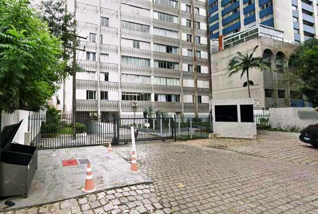Homem mata a esposa médica e o filho de 21 anos e se mata no Paraná   